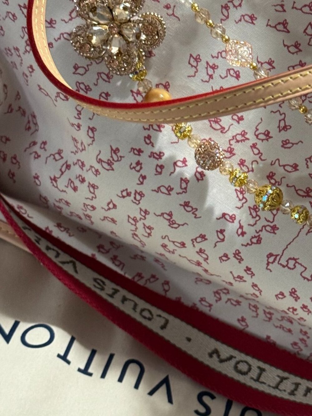 Stunning XL Leather Fashion Tote with Crossbody Strap! New Style Top Quality! - Picture 7 of 8